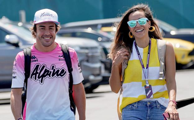 Fernando Alonso y su novia Adrea Schlager./E. P.