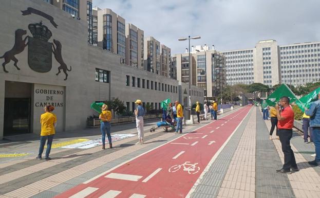 Los interinos persisten en la huelga pese a los avances de la Administración