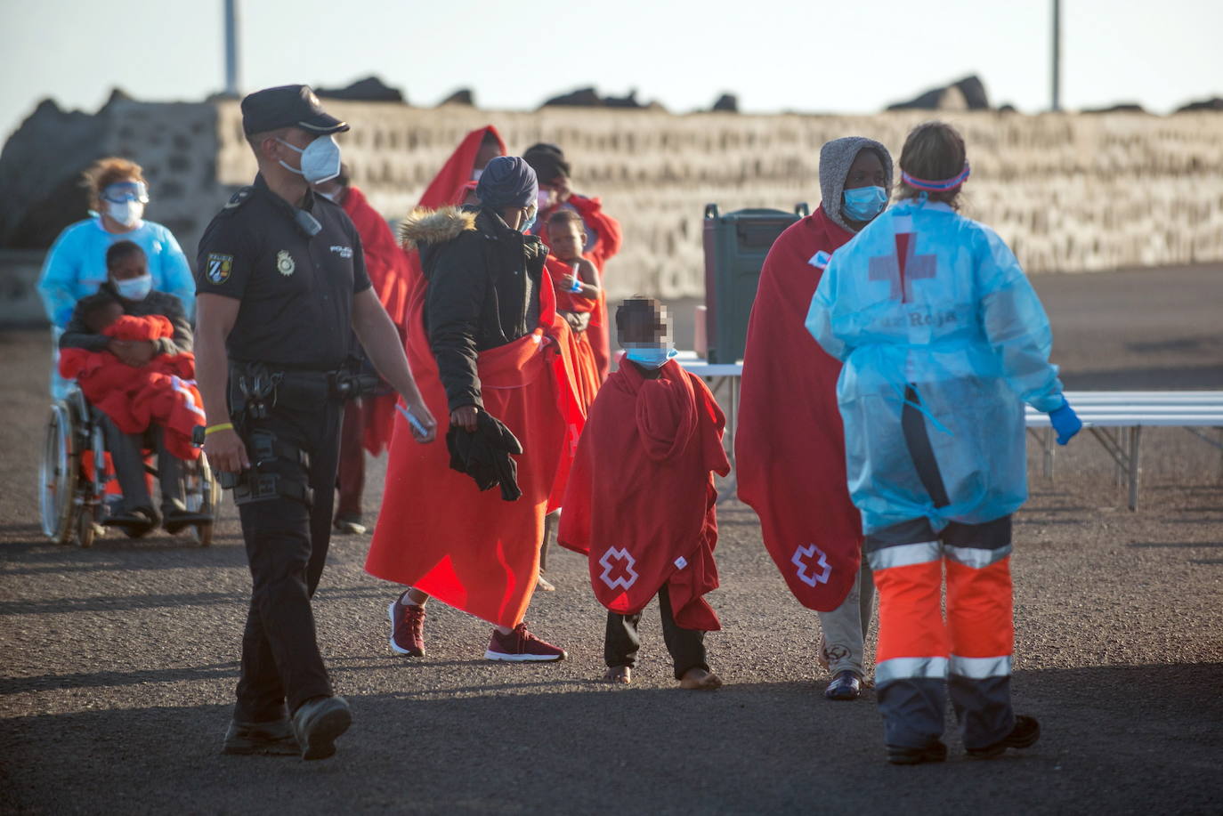 Rescatan a otros 93 inmigrantes de dos pateras más que se dirigían a Canarias