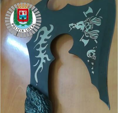 Amenaza con un machete a su mujer en la capital grancanaria