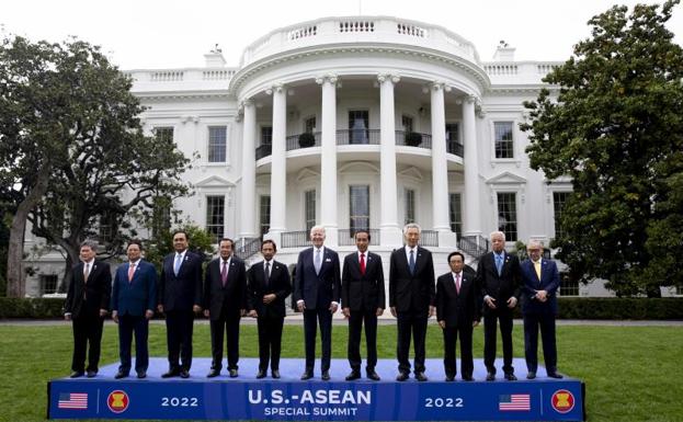 Foto de familia durante la reunión de la Asociación de Naciones del Sureste Asiático (ASEAN, por sus siglas en inglés) en Washington./EFE