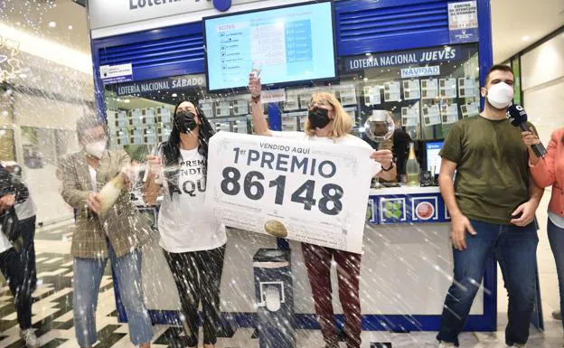 La administración de lotería del Mirador reparte 59.000 euros con el mismo número del Gordo