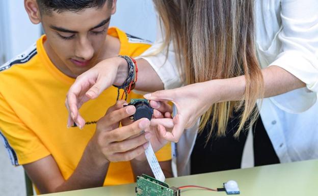Seis estudiantes con discapacidad visual de Canarias descubren una nueva estrella variable