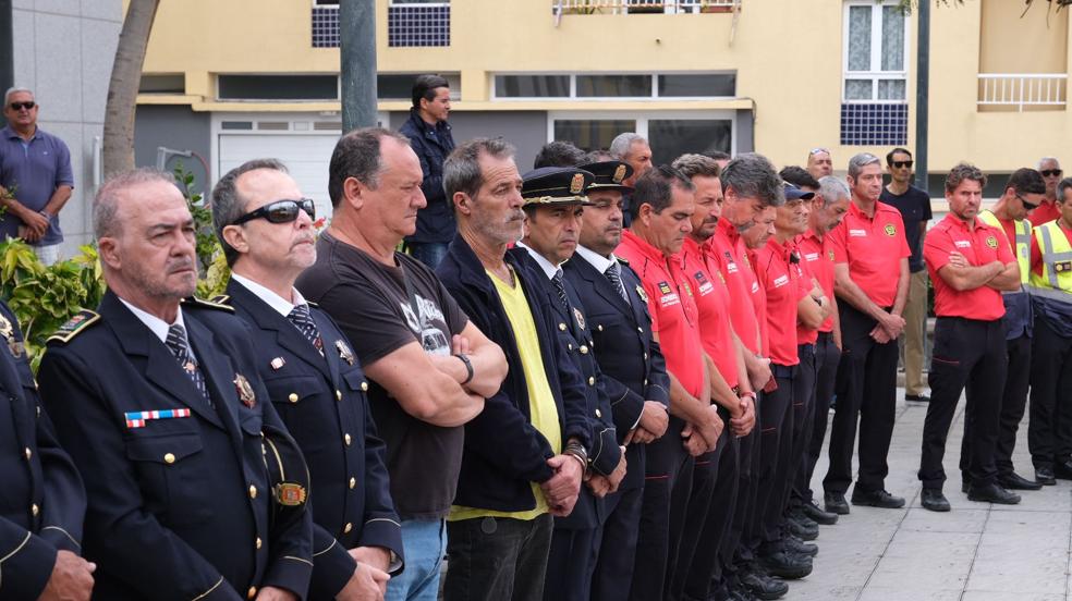 La ciudad rinde homenaje a los bomberos fallecidos en el accidente de La Naval