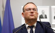 Uno de los nuevos ministros de Francia, acusado de dos violaciones