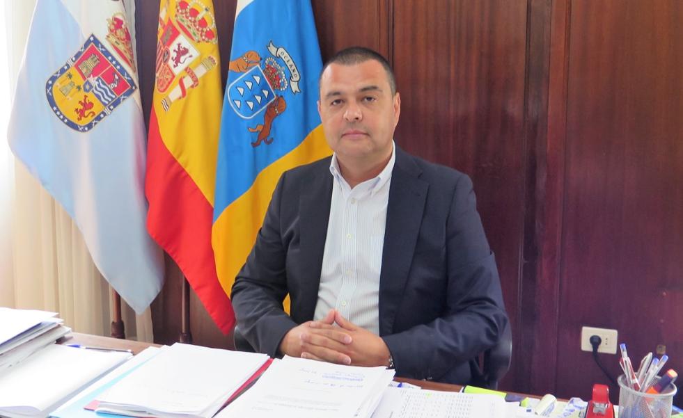 El alcalde de Guía defiende la realización de horas extras de los trabajadores municipales
