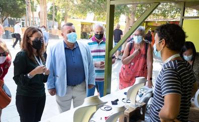 La Feria de Artesanía inaugura su oferta de 35 oficios en las calles y plaza de Antigua