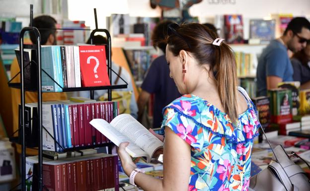 Joaquim Bosch, Curro Cañete y Mónica Morán focalizan este sábado la feria del libro