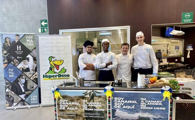 HiperDino celebra el Día de Canarias con una demostración de cocina canaria