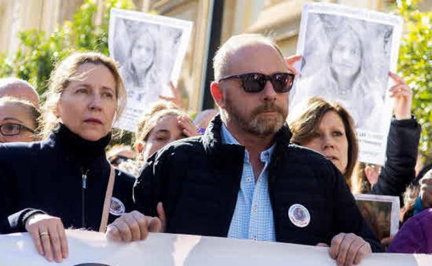 The parents of Marta del Castillo, at the demonstration called by the family to request a repeat trial for the murder of the young woman in Seville, 2019.