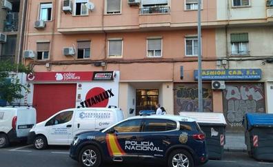 Detenidos dos hombres por tirar a una mujer por una ventana en Valencia