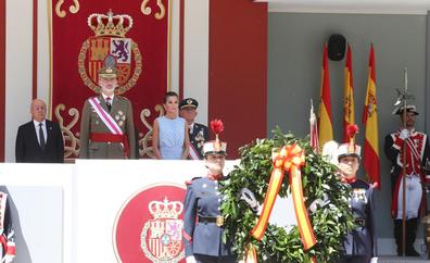 Los Reyes presiden un multitudinario desfile por el Día de las Fuerzas Armadas