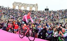 Hindley conquista el Giro, con Carapaz y Landa en el podio