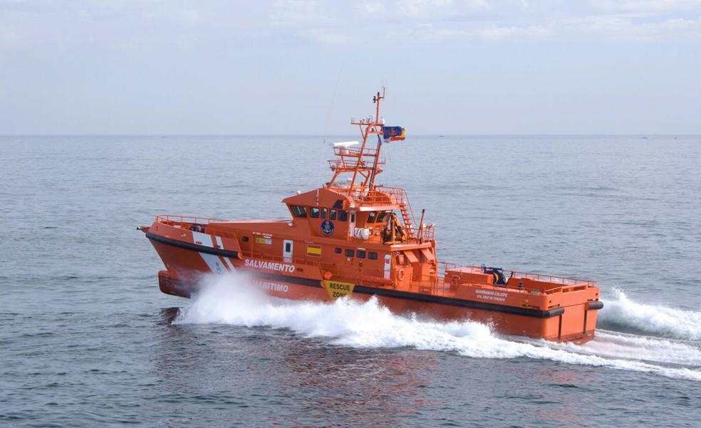 Rescatados 49 migrantes en una barca al sureste de Gran Canaria