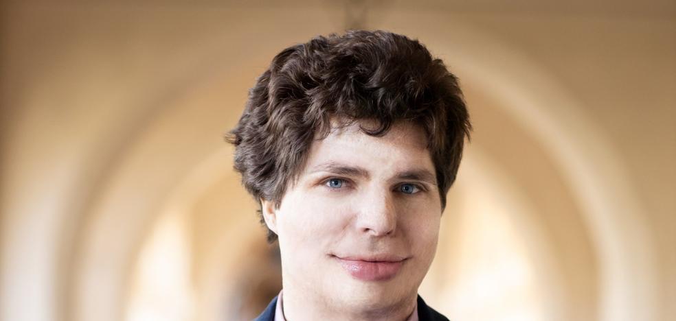 Nánási and Hadelich play Sibelius and Stravinsky with the OFGC