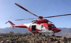 Rescatan en helicóptero a un hombre con problemas de salud en la playa de Los Molinos