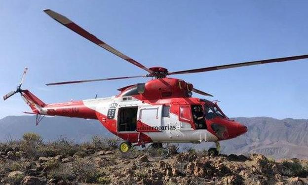 Rescatan en helicóptero a un hombre con problemas de salud en la playa de Los Molinos