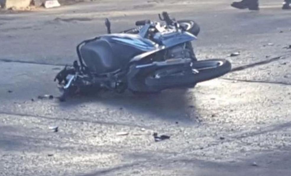 Dos heridos, uno grave, tras sufrir un accidente con la moto en La Oliva