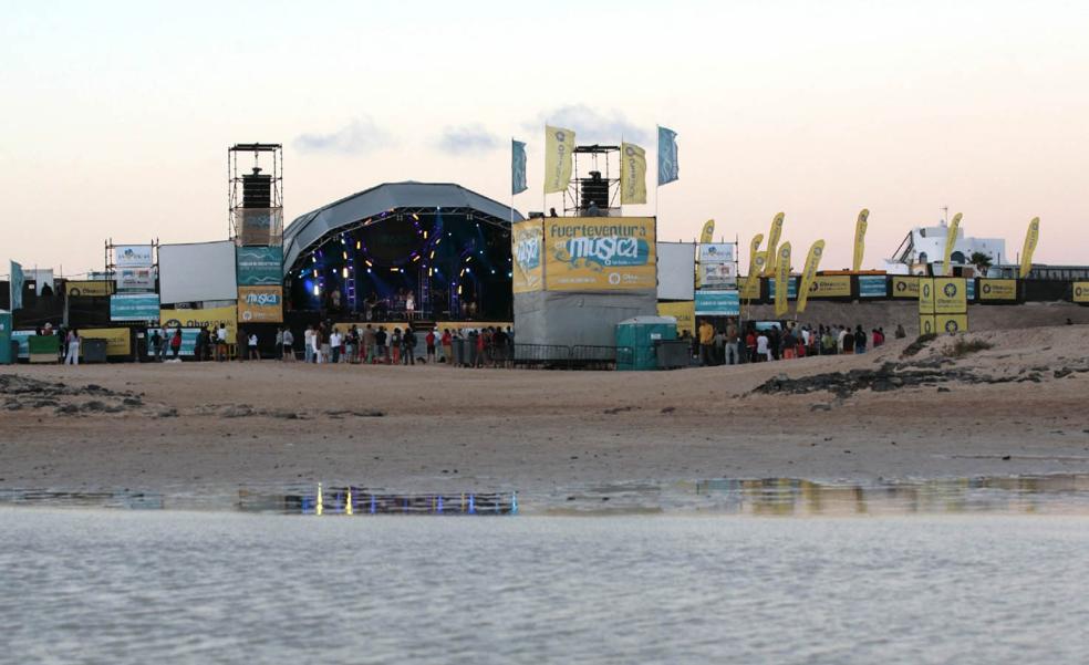 La Oliva abre el plazo para optar a los chiringuitos del FEM en la playa de la Concha