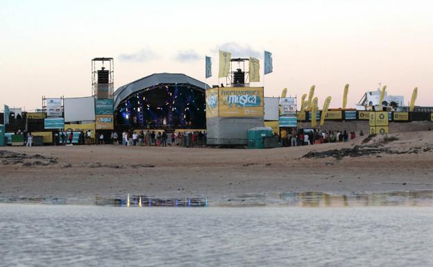 La Oliva abre el plazo para optar a los chiringuitos del FEM en la playa de la Concha