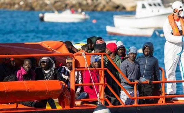 Pestana admite que los flujos migratorios a Canarias han repuntado un 48%