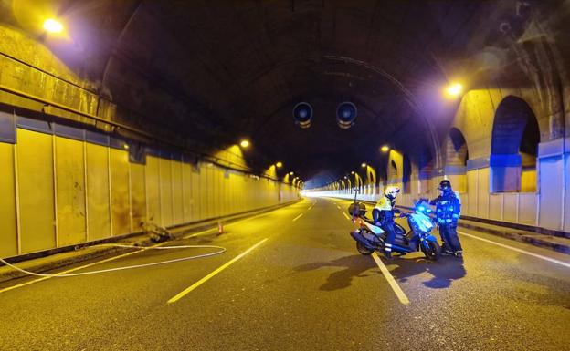 Una moto se incendia en el túnel de La Ballena