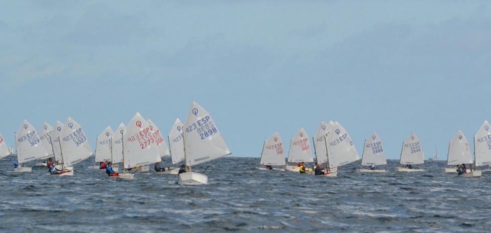 The Balandro Tirma Trophy brought together 104 boats in the bay of the capital