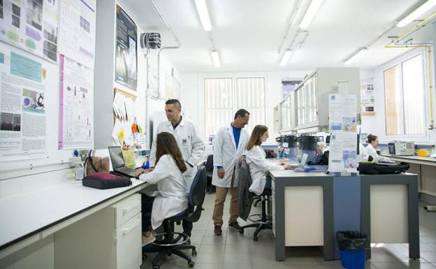 Canarias registra cinco nuevos casos de viruela del mono y comienza a secuenciar el virus