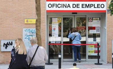 El paro cae en mayo en Canarias en 5.239 personas