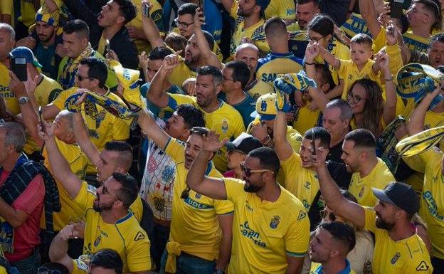 Vídeo | La marea amarilla invade Siete Palmas horas antes del derbi