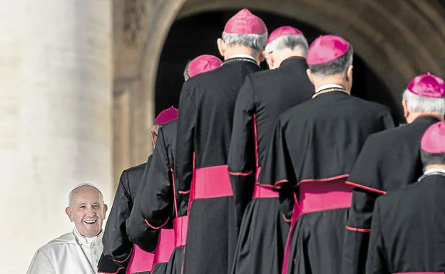 Los obispos estudiarán el sacerdocio femenino y el celibato
