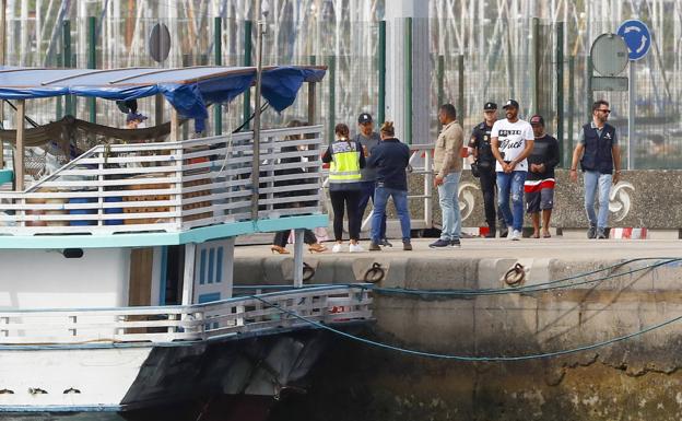 Intervienen en aguas canarias un pesquero sin identificación cargado con 560 kilos de cocaína