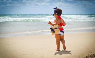 Cosas que debes llevar a la playa si vas con niños