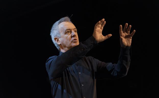 Carlos Hipólito: «'Oceanía' es un relato que nos atañe a todos y nos hace reír y llorar»