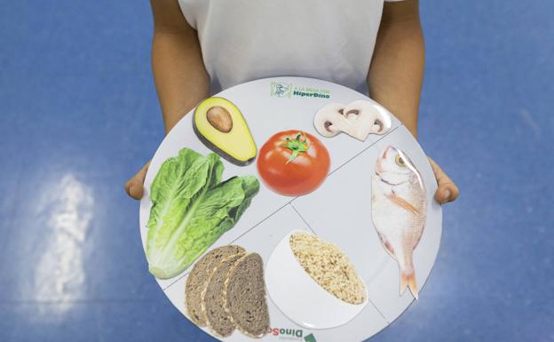 Más de 1.500 escolares de Gran Canaria participan en la primera edición de 'A la mesa con HiperDino'