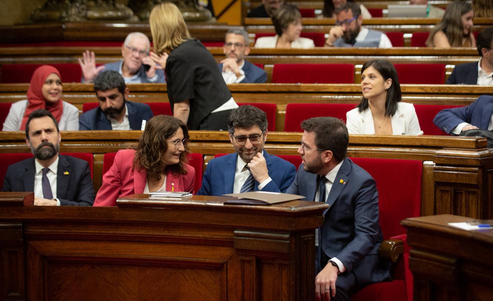 Los soberanistas y el PSC aprueban la ley que esquiva la sentencia del 25%