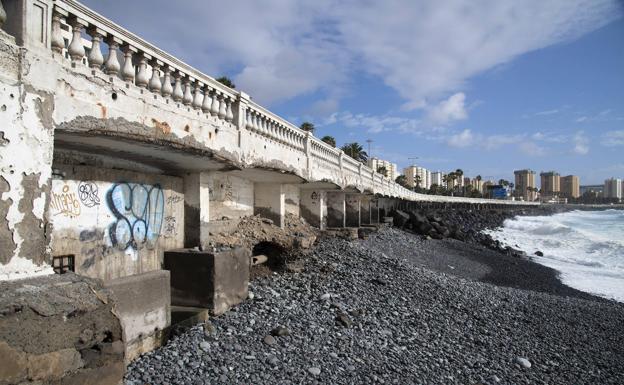 Otro informe advirtió en abril del riesgo de hundimiento del paseo marítimo y la GC-1