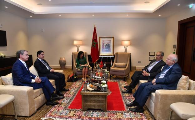 Zapatero y Moratinos se reúnen con el ministro de Exteriores marroquí en plena crisis argelina