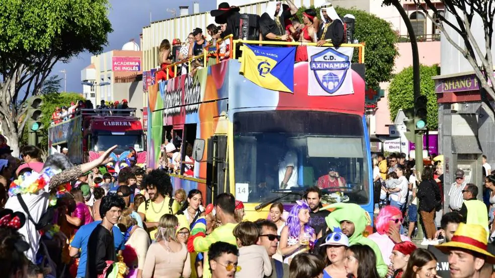 El carnaval de Telde llena las calles de color