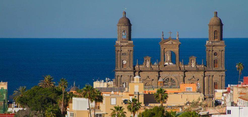 Two Canarian urban destinations, the cheapest to spend the summer