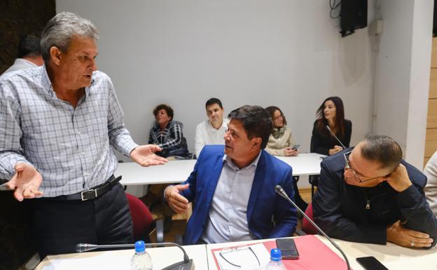 Rafael Perdomo se lleva 40 militantes del PSOE para Juntos por Pájara