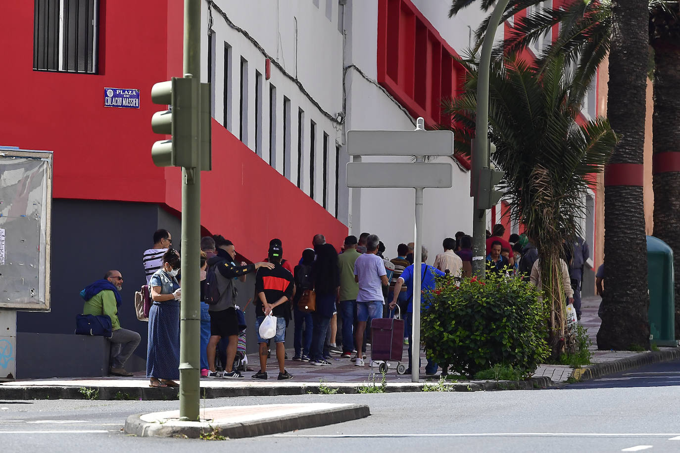 Solo un 8% de los canarios en riesgo de pobreza recibe el ingreso vital