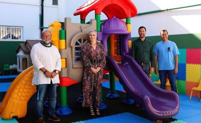 Fundación DinoSol dona un parque infantil al CEIP Alcalde Rafael Cedrés de Tías
