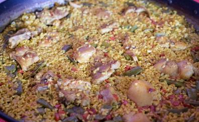 ¿Cómo se cocina la paella más famosa de la capital grancanaria?