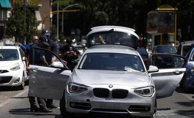 Tiroteo en el Vaticano por un vehículo que embistió a los Carabinieri