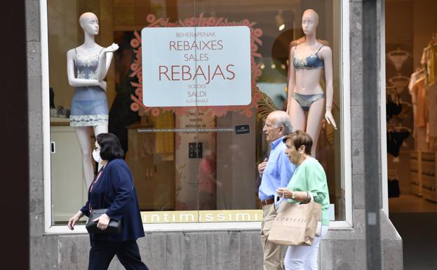 El comercio adelanta las rebajas para animar un consumo 'tocado' por el fuerte alza de los precios