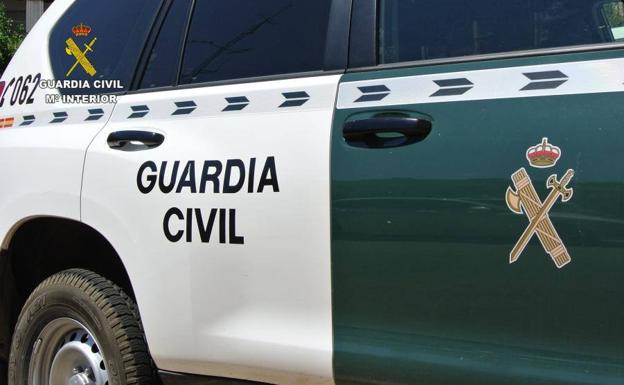 Detenido por matar a un hombre al que llevó 3 kms colgado del espejo del camión