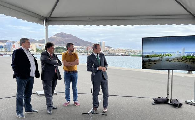 Doreste, Zamorano, Ibarra e Hidalgo durante la presentación del nuevo parque, en el Muelle de Sanapú. / C7