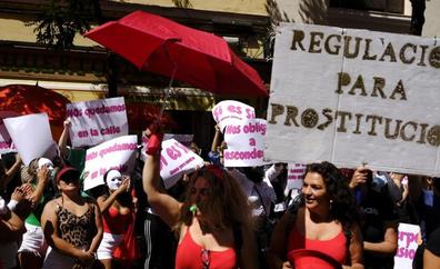 Las prostitutas salen a la calle contra la abolición: «nosotras repartimos felicidad»
