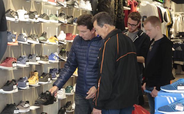 El Gobierno retrasa sin fecha la entrada del 'tax free' digital y golpea al pequeño y gran comercio